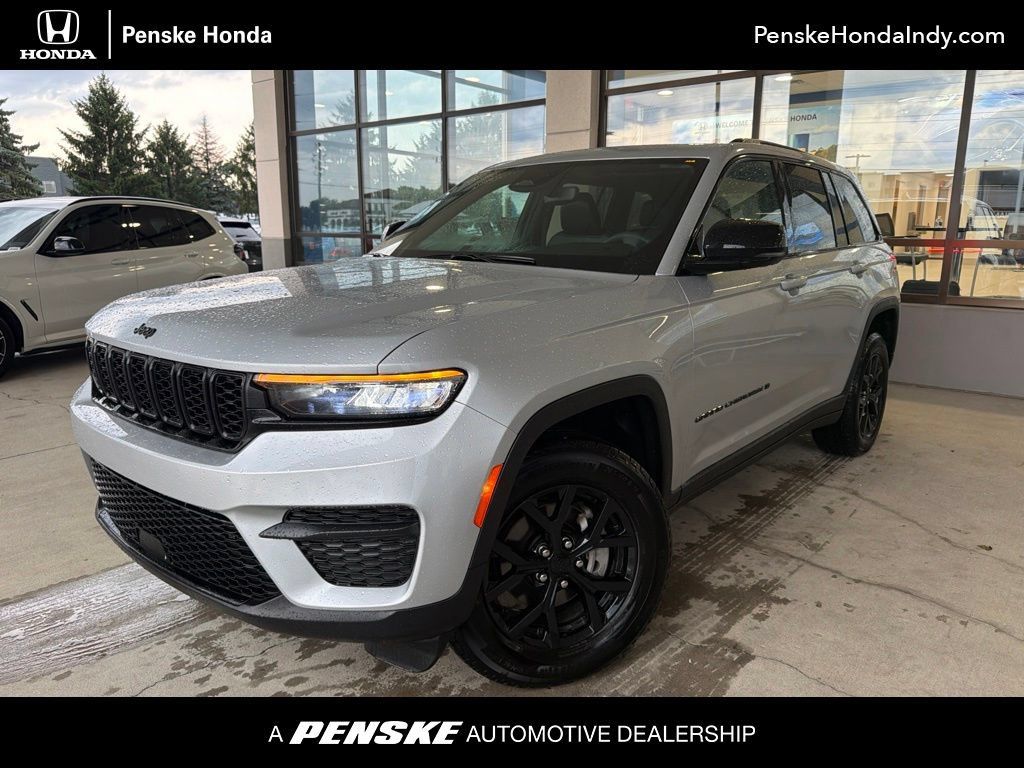 Used 2024 Jeep Grand Cherokee Altitude AWD/4WD image 1