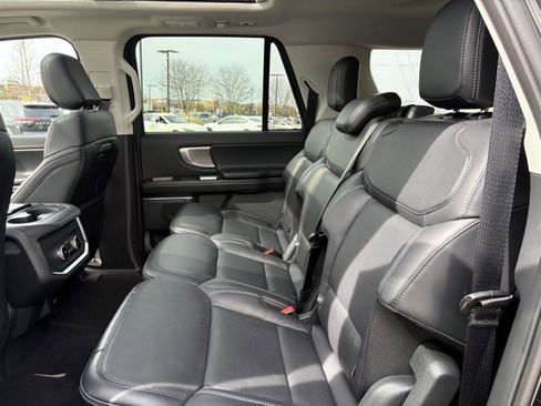 Used 2025 Ford Expedition Max Platinum image 19