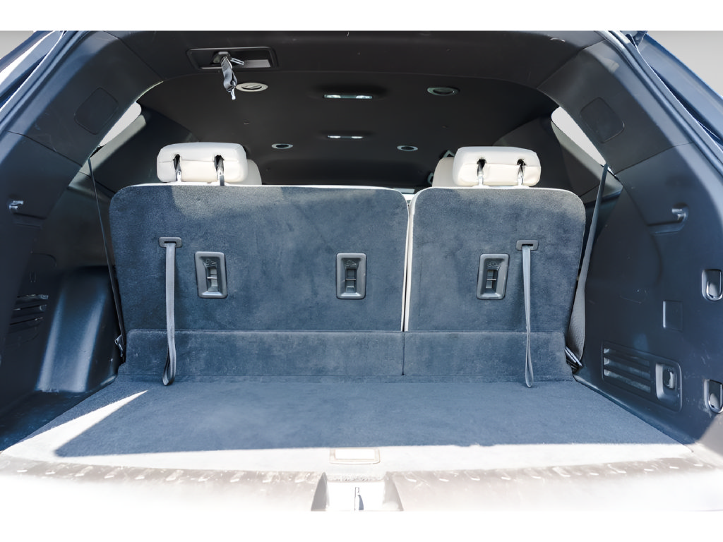 Used 2023 Chevrolet Traverse LS FWD image 4