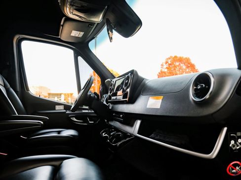 Used 2022 Mercedes-Benz Sprinter 3500 image 47