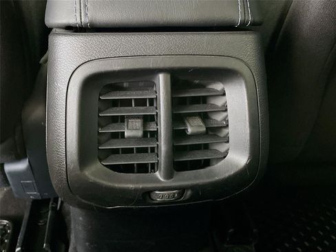 Used 2020 Jeep Cherokee Latitude w/ Cold Weather Group image 27