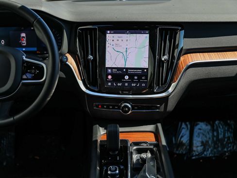 Used 2025 Volvo V60 B5 Cross Country Plus AWD/4WD image 14