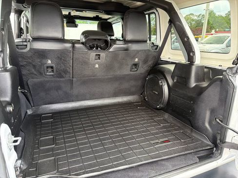 Used 2019 Jeep Wrangler Unlimited Sahara AWD/4WD image 35