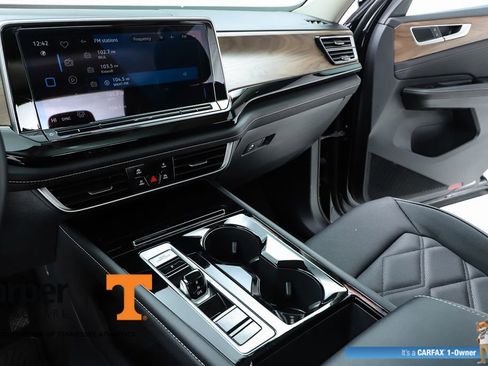 Used 2025 Volkswagen Atlas SE w/ Panoramic Sunroof Package image 23