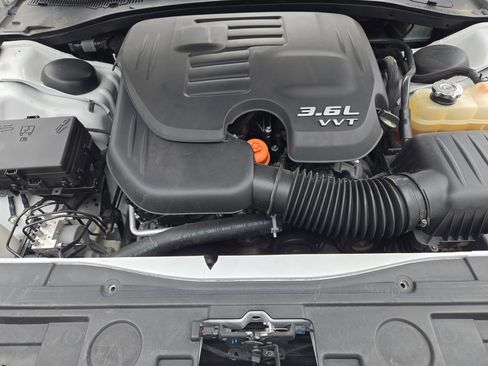 Used 2019 Chrysler 300 Limited image 32