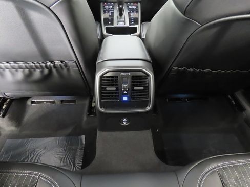 New 2026 Porsche Macan AWD/4WD image 33