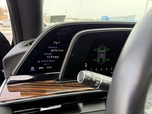 Certified 2023 Cadillac Escalade Premium Luxury image 22