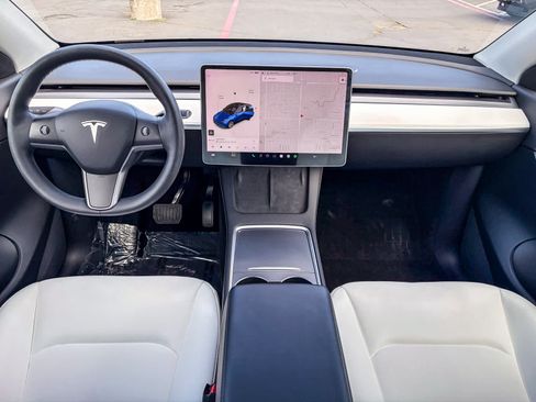 Used 2022 Tesla Model Y Long Range AWD/4WD image 11