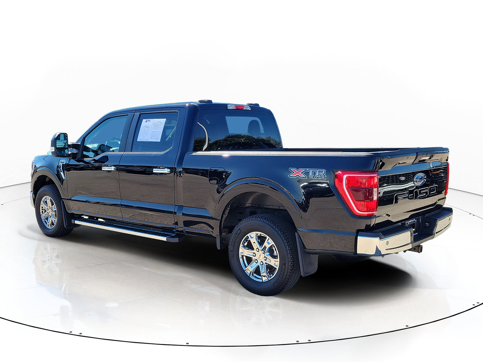 Used 2023 Ford F150 XLT w/ XTR Package AWD/4WD image 4