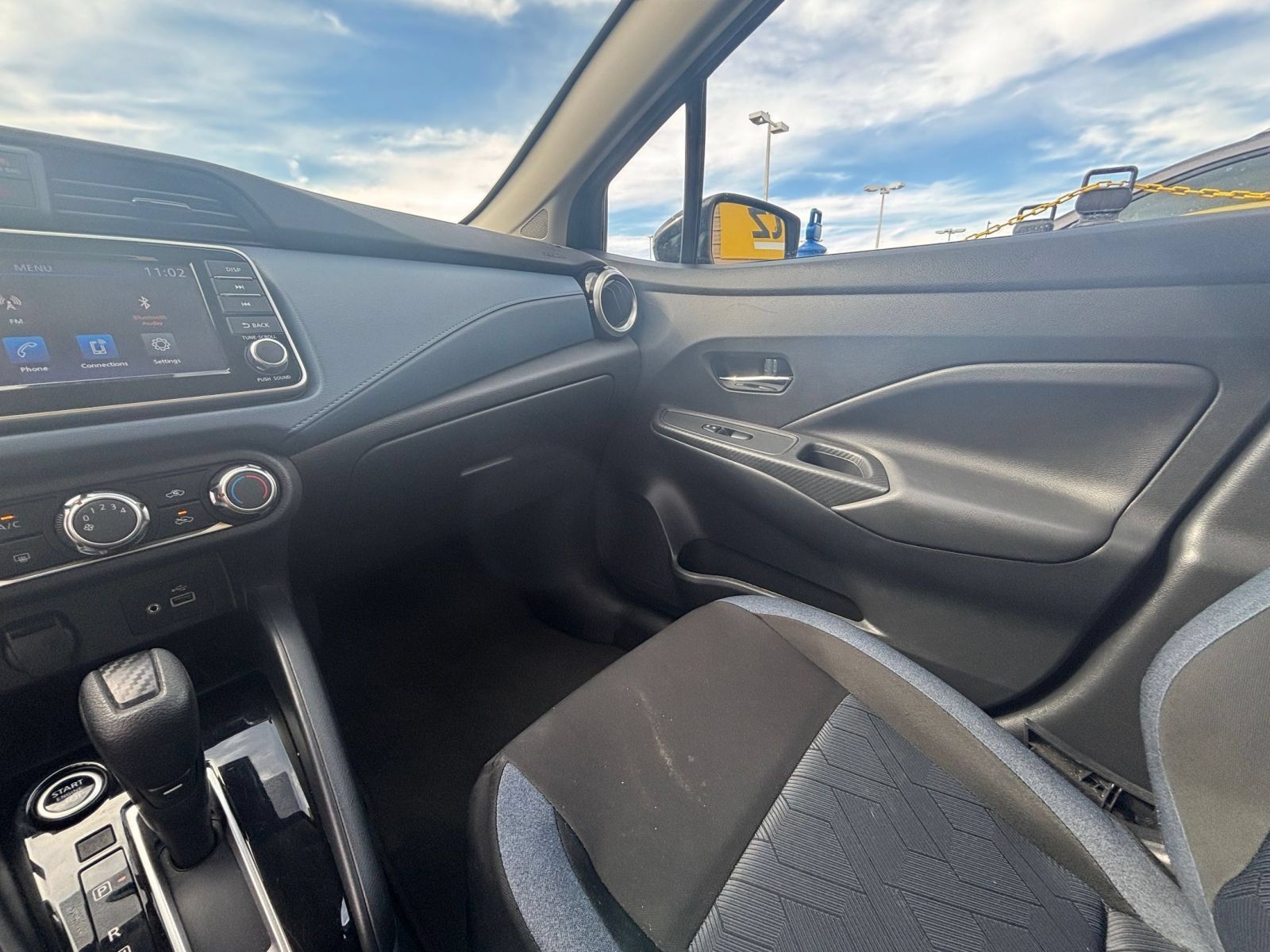 Used 2025 Nissan Versa SV FWD image 31
