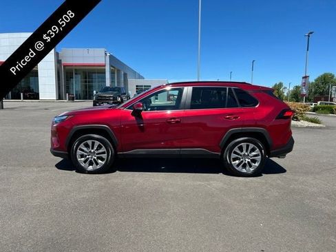 Used 2025 Toyota RAV4 XLE Premium w/ Weather Package AWD/4WD image 4