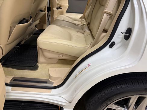 Used 2013 Lexus LX 570 4WD w/ Luxury Pkg w/Pre-crash image 20