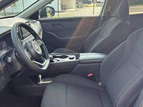 Used 2024 Nissan Rogue S AWD/4WD image 7