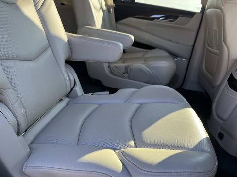Used 2020 Cadillac Escalade Premium Luxury image 23