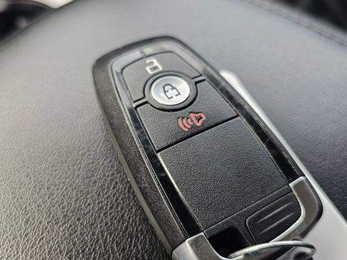 Used 2024 Ford Edge SEL image 26