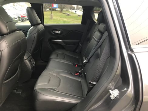 Used 2019 Jeep Cherokee Limited w/ Technology Group image 3