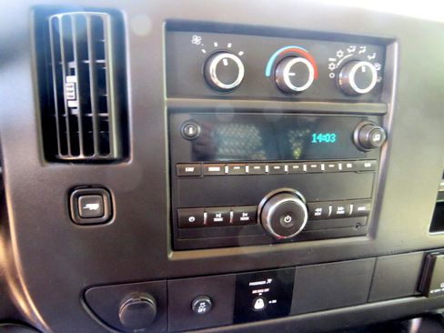 Used 2015 GMC Savana 2500 image 18