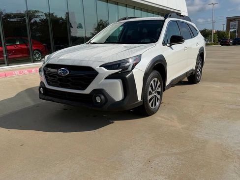 Used 2023 Subaru Outback Premium AWD/4WD image 3