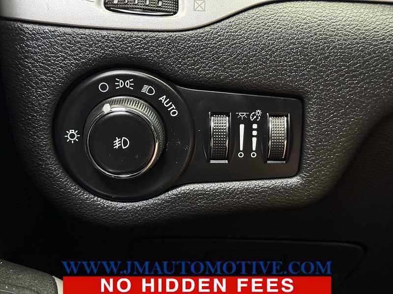 Used 2018 Jeep Cherokee Latitude Plus AWD/4WD image 35