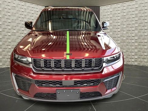 New 2026 Jeep Grand Cherokee Laredo image 3