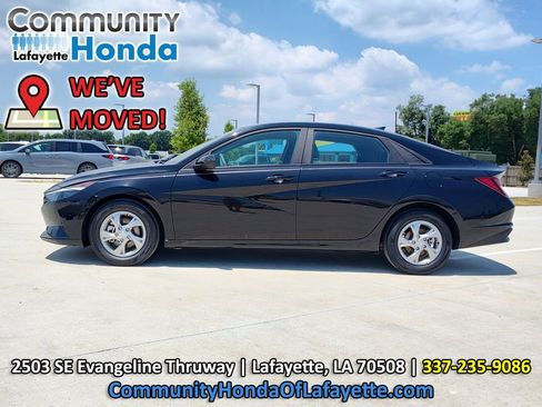 Used 2023 Hyundai Elantra SE w/ Cargo Package FWD image 4