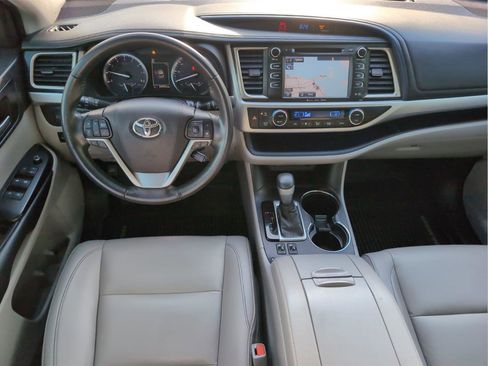 Used 2019 Toyota Highlander XLE image 27