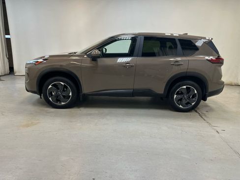 Certified 2024 Nissan Rogue SV image 8