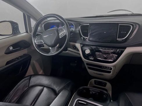 Used 2021 Chrysler Pacifica Touring-L w/ Premium & Safety Sphere Group FWD image 24