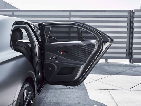 Used 2023 Bentley Flying Spur V8 image 25