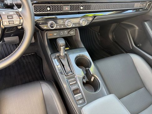 Used 2022 Honda Civic Touring image 9