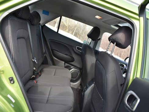 Used 2024 Hyundai Venue SEL image 32