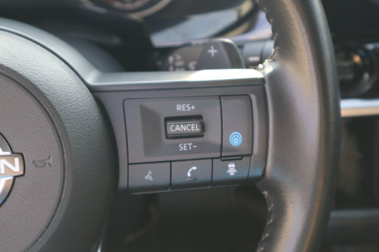 Used 2025 Nissan Pathfinder SV FWD image 14