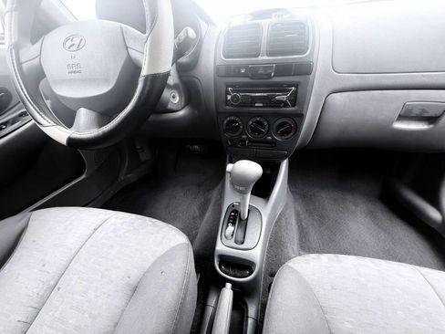 Used 2005 Hyundai Accent GT FWD image 12