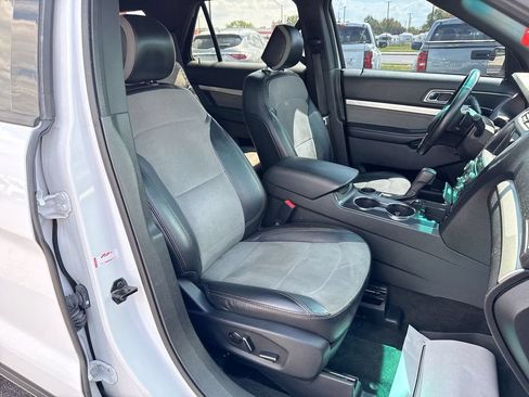 Used 2017 Ford Explorer XLT w/ Equipment Group 202A FWD image 25