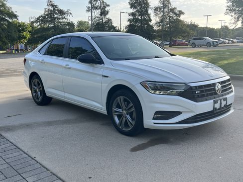 Used 2019 Volkswagen Jetta R-Line FWD image 2