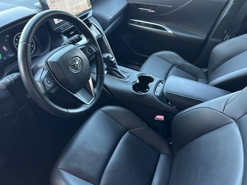 Used 2023 Toyota Venza AWD/4WD image 10