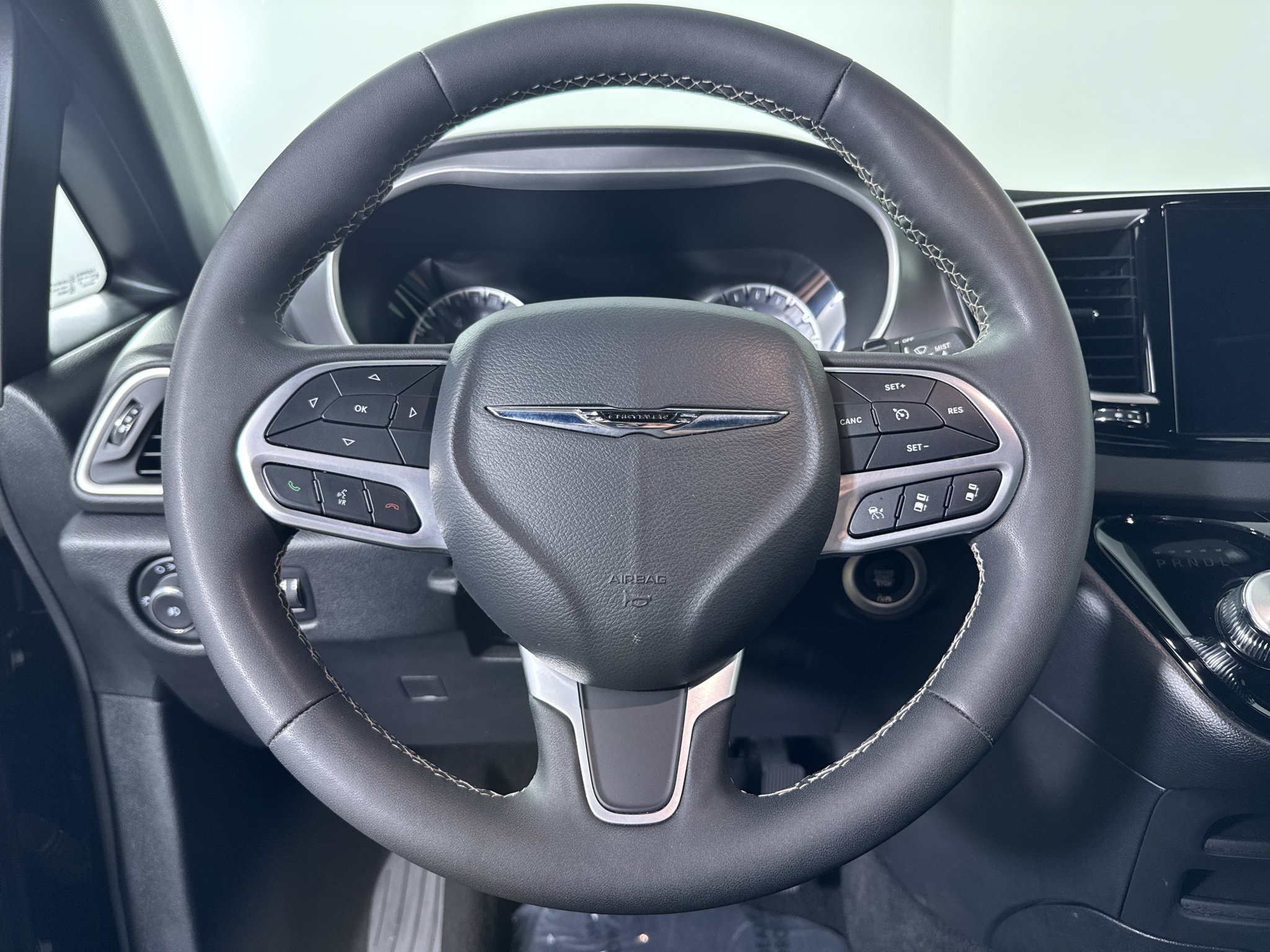 Used 2025 Chrysler Pacifica Select FWD image 25