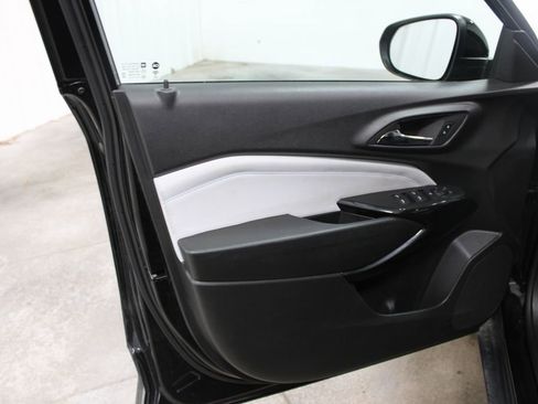 Used 2025 Chevrolet Trax LT image 14