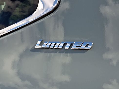 Used 2024 Toyota Tundra Limited AWD/4WD image 32