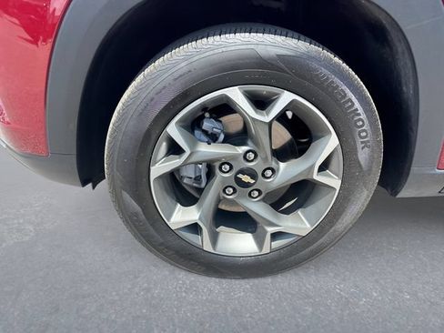 Used 2025 Chevrolet Trax LT w/ LT Convenience Package FWD image 10
