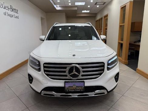 Used 2025 Mercedes-Benz GLB 250 image 2