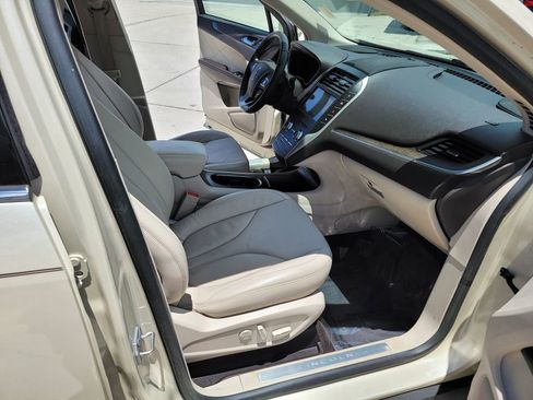 Used 2018 Lincoln MKC Reserve FWD image 11