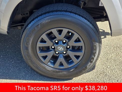 Used 2023 Toyota Tacoma SR5 w/ Technology Package image 39