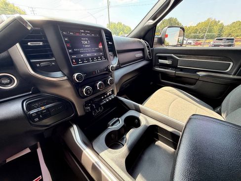 Used 2021 RAM 2500 Big Horn w/ Night Edition AWD/4WD image 29