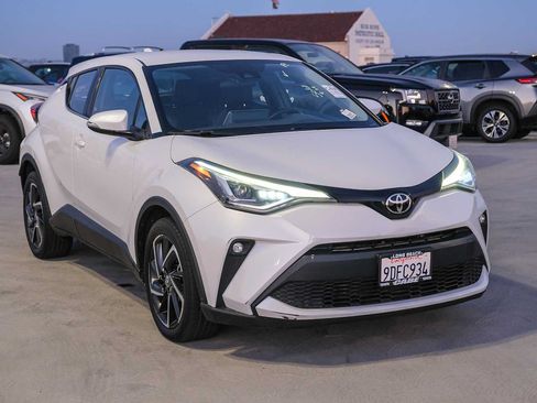 Used 2022 Toyota C-HR Limited FWD image 3