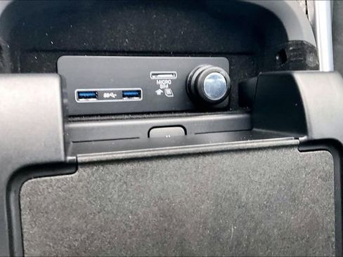 Used 2020 Land Rover Range Rover Sport SVR image 32