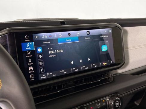 Used 2024 Jeep Wrangler Sahara AWD/4WD image 14