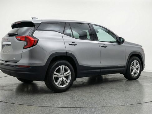 Used 2024 GMC Terrain SLE image 9