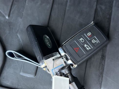 Used 2024 Land Rover Defender 110 X-Dynamic SE AWD/4WD image 22