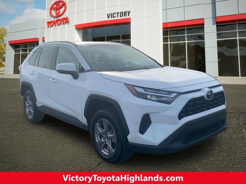 Used 2025 Toyota RAV4 XLE image 1